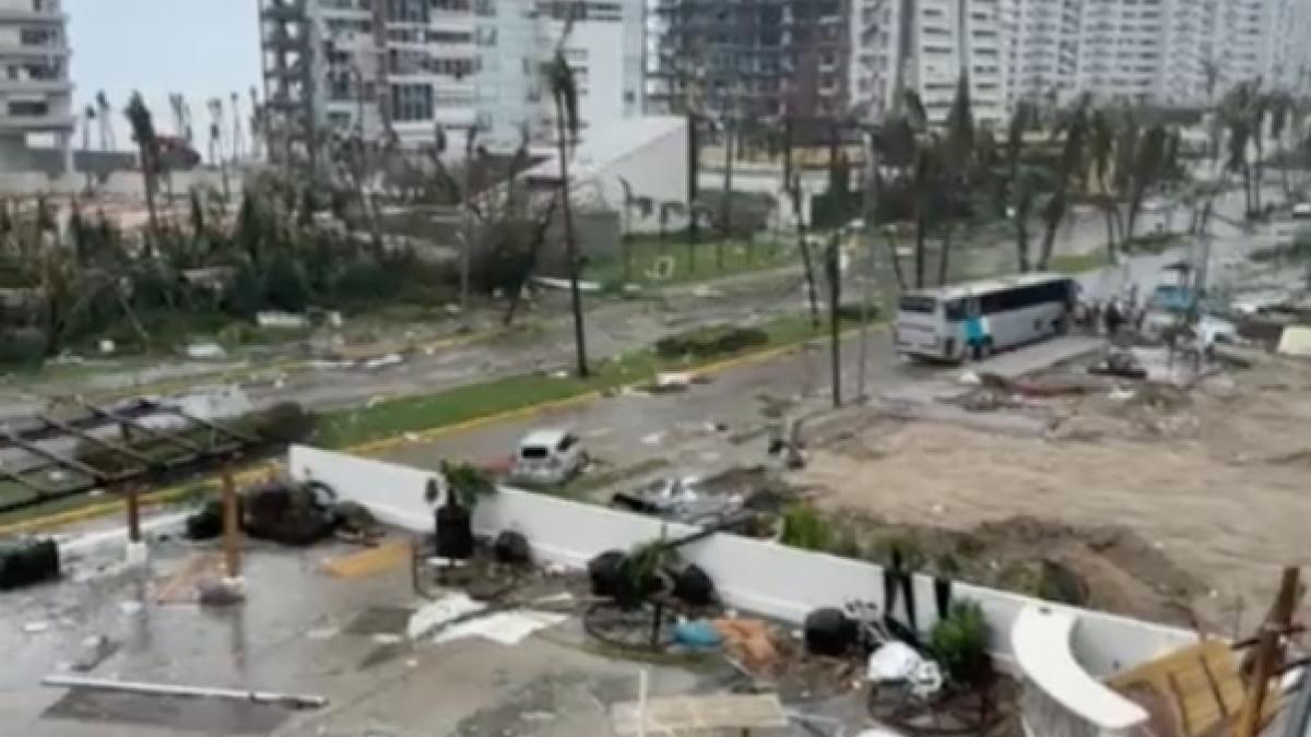 Acapulco arrasado: "Está todo deshecho"