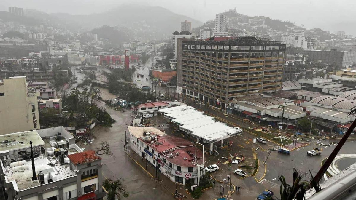 Tres aerolíneas apoyarán a turistas varados en Acapulco, informa Jorge Nuño