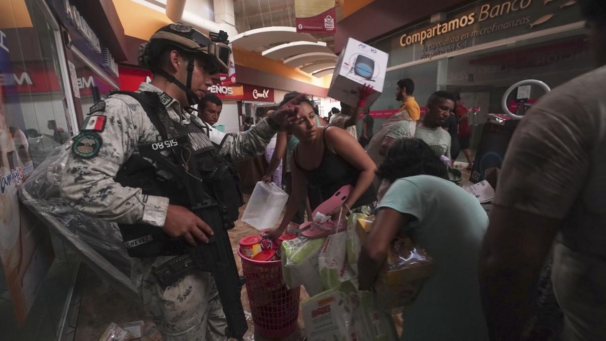 Habitantes aprovechan y saquean las tiendas