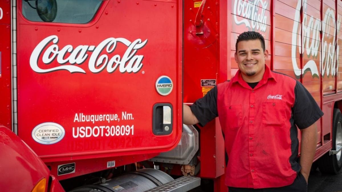 Coca Cola te ofrece trabajo con sueldo de 20 mil pesos: estos son los requisitos