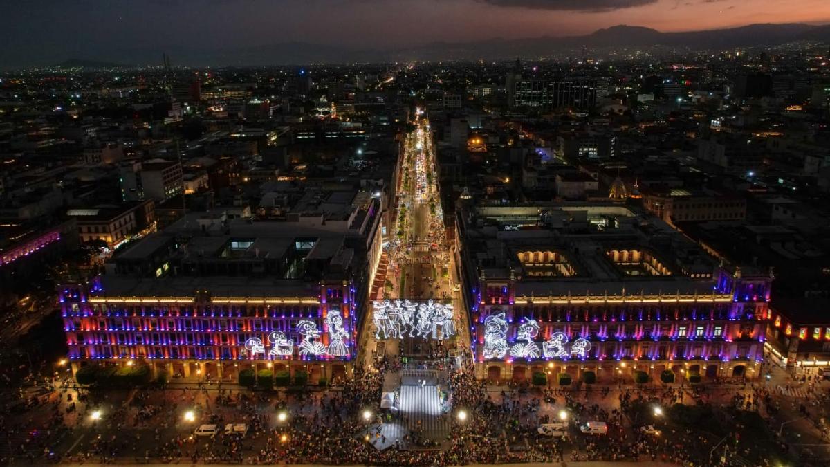 Día de Muertos en CDMX 2023: Encienden alumbrado especial en el Zócalo | FOTOS