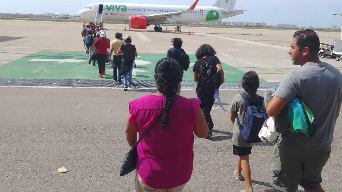 Aerolíneas siguen puente humanitario Acapulco-CDMX; SICT implementa puente terrestre