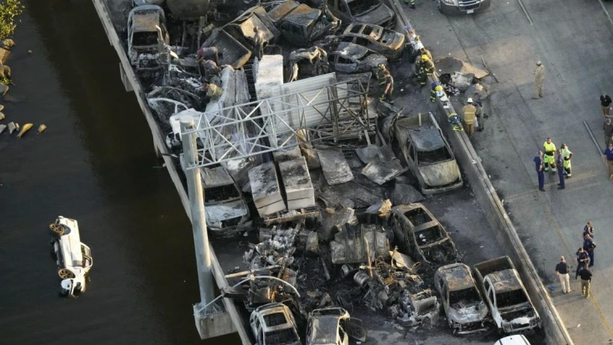 VIDEO | Impactante mega carambola de 160 autos deja 7 muertos