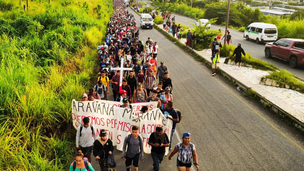 Caravana migrante sale de Tapachula; son 5 mil