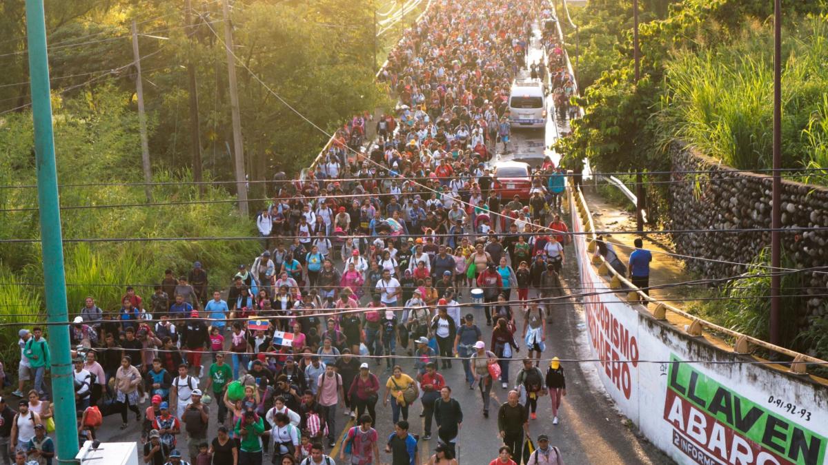 Caravana migrante de Tapachula llega a Huehuetán; reinicia marcha el miércoles