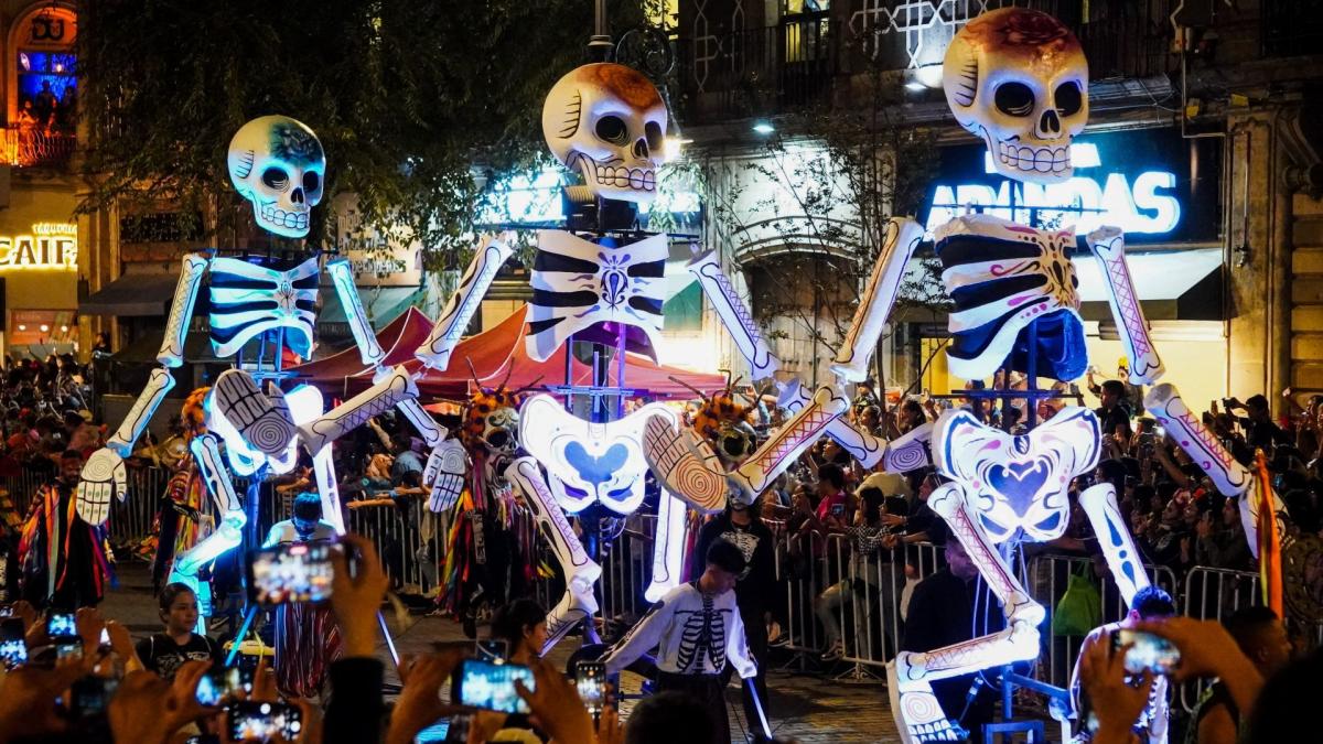 Ruta, horario y artistas que estarán en el Desfile del Día de Muertos en CDMX