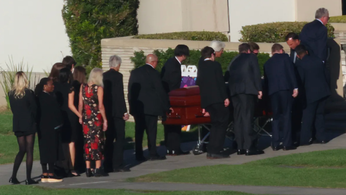 Así se vivió el doloroso funeral de Matthew Perry (VIDEOS)