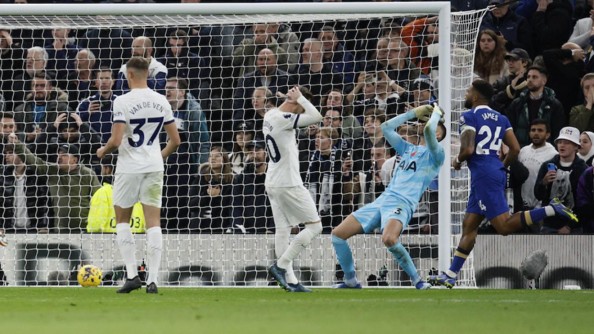 Chelsea golea y quita invicto al Tottenham en la Premier