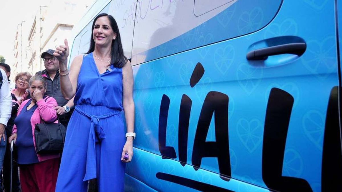 Lía Limón presume 'La Limonsina', transporte con el que va a recorrer la CDMX