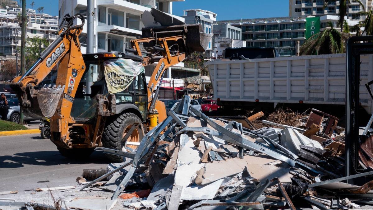 Así van las labores de limpieza en las principales avenidas de Acapulco tras Otis