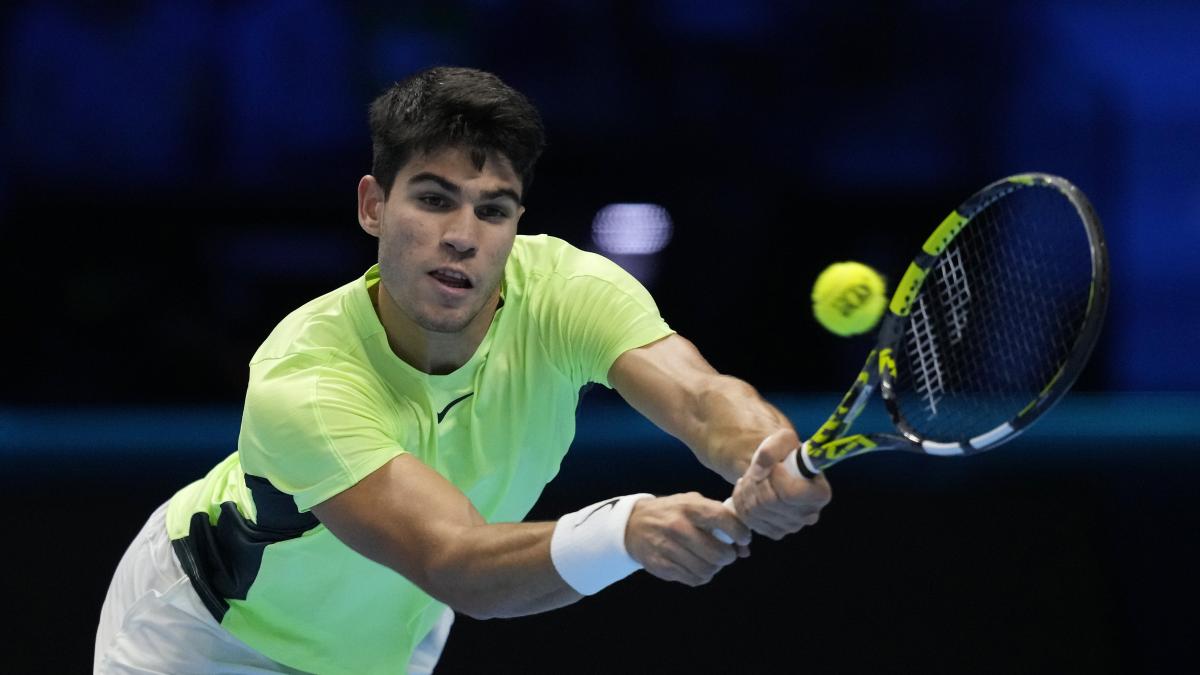 ATP Finals: Carlos Alcaraz no tiene el debut esperado y cae ante Alexander Zverev