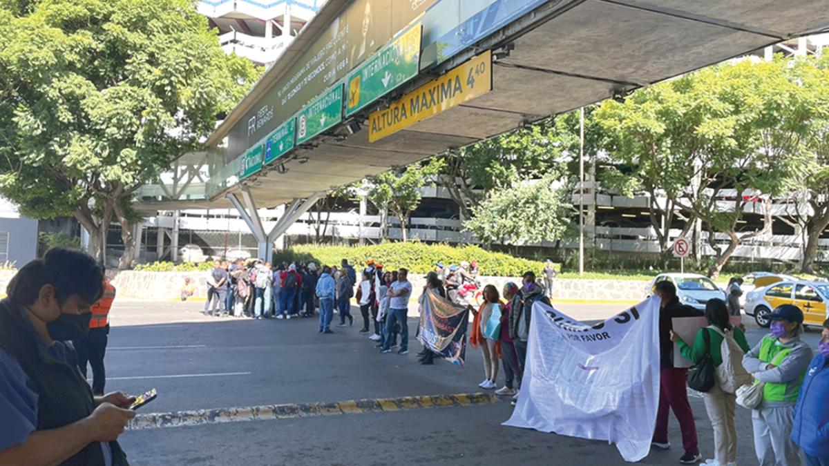 Cierran paso al AICM por falta de oncológicos