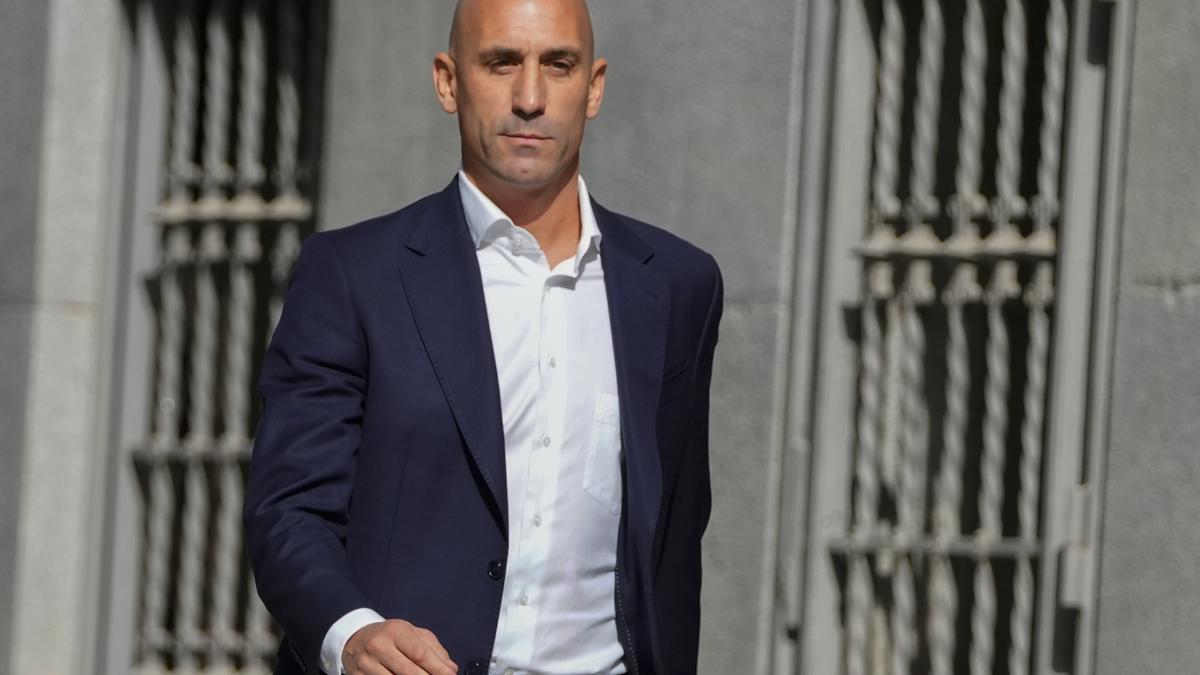 Luis Rubiales recibe tres años de inhabilitación en el futbol español después del beso a Hermoso