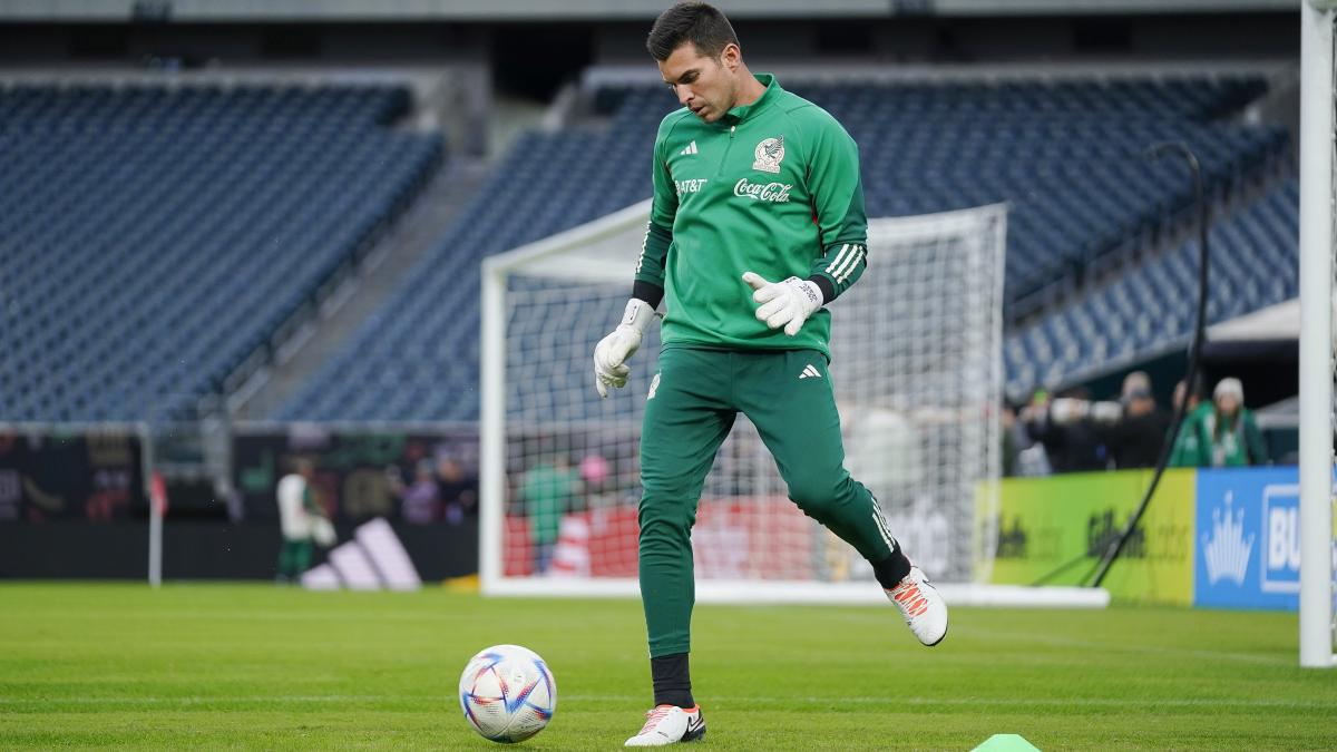 Julio González y el recado para Memo Ochoa por el puesto titular en la Selección Mexicana