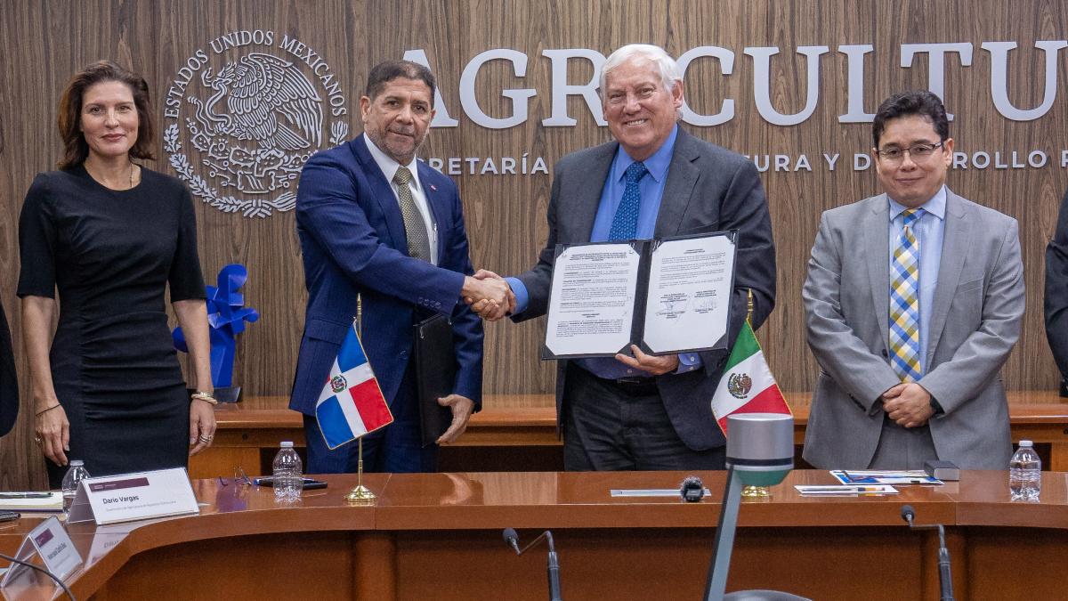 Firman México y República Dominicana memorándum de entendimiento en materia de agricultura