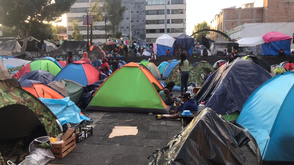 ¡Para que lo tomes en cuenta! Acampan miles de migrantes en Centro de CDMX | FOTOS