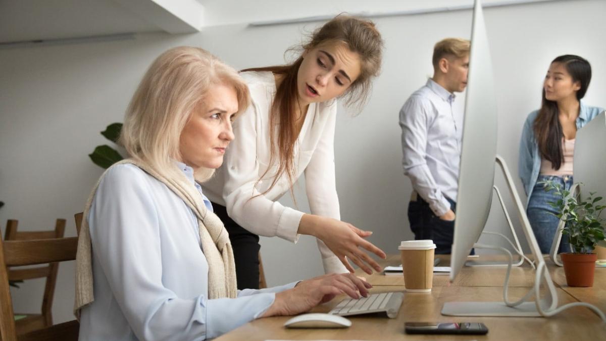 Edadismo laboral: la cruel discriminación de los jóvenes contra las personas mayores