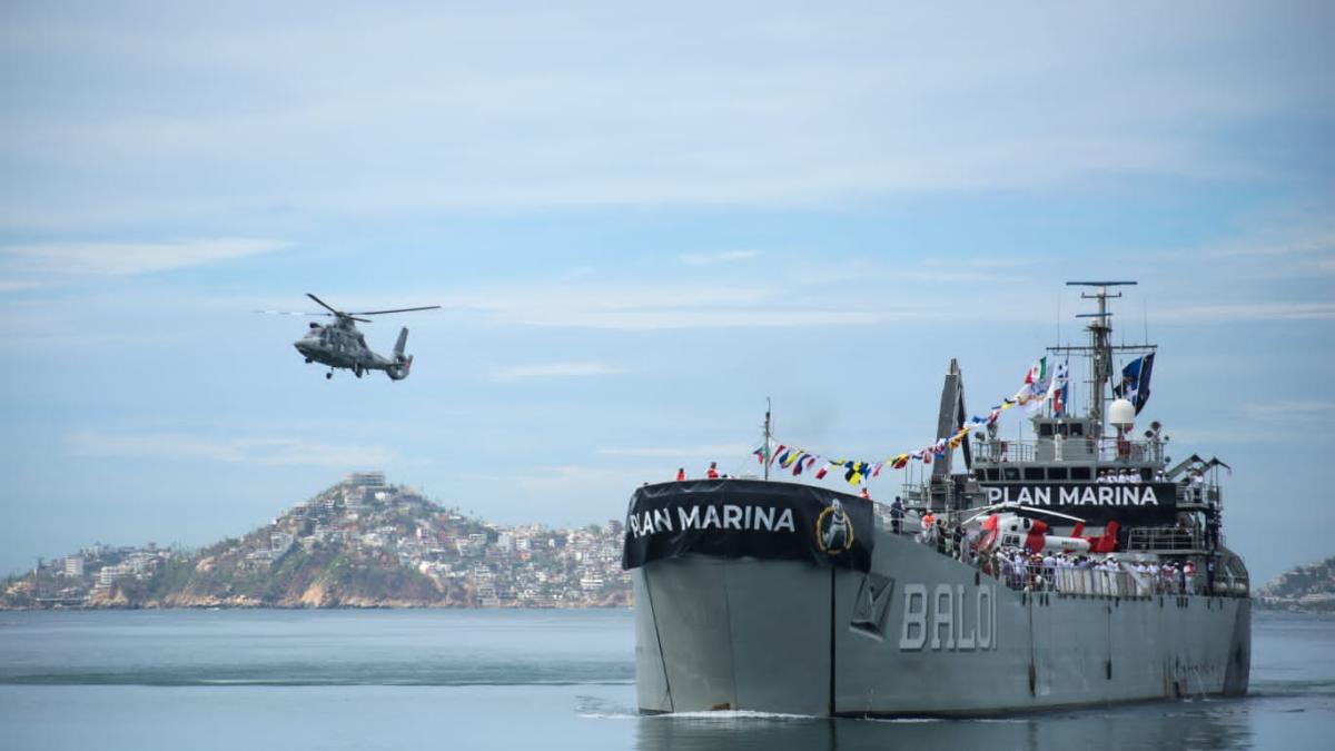 AMLO recuerda a víctimas del huracán Otis en el Día de la Armada de México