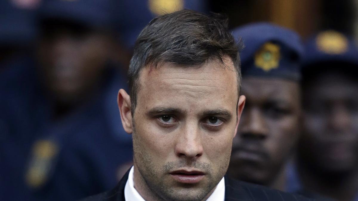 Oscar Pistorius sale de prisión bajo libertad condicional, según autoridades