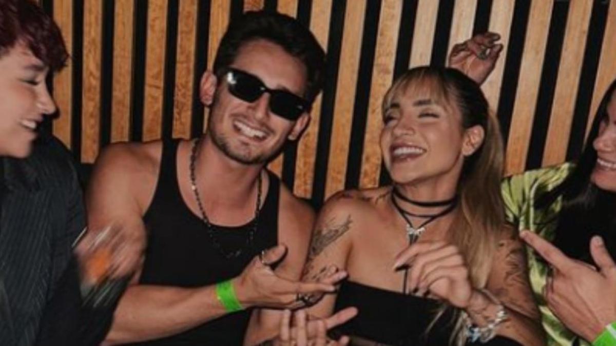 Captan a Emilio Osorio besándose con Leslie Gallardo ¿dejó a Karol Sevilla? (VIDEO)