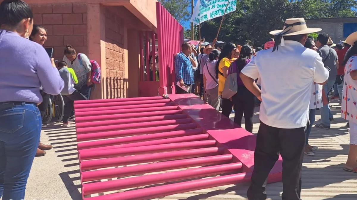 Maestros de CETEG mantienen protesta en CRIT de Guerrero previo a visita de AMLO