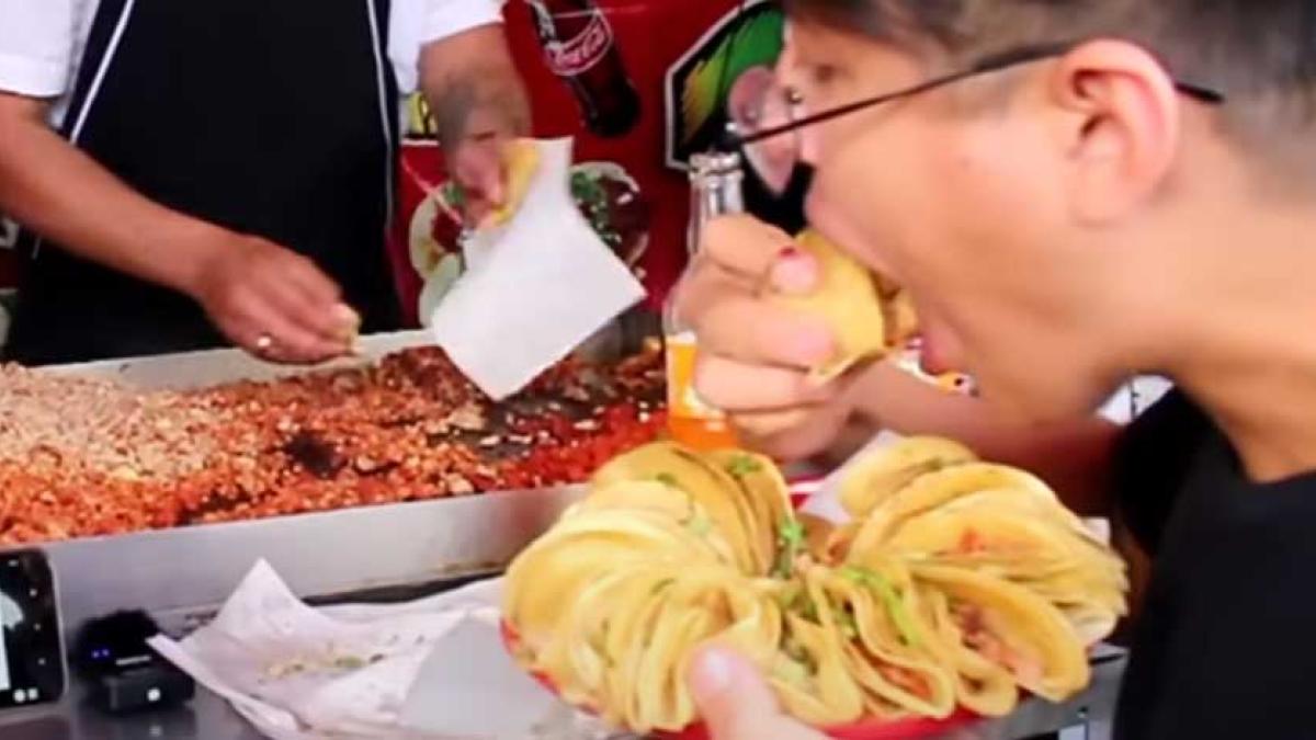 'Por 500 pesos se quemó': La reacción en redes después de que una taquería le negara el premio a un joven que comió 70 tacos en menos de 20 minutos