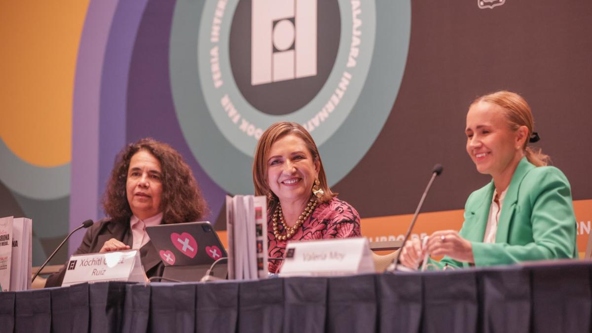 VIDEO. Xóchitl Gálvez olvida el nombre de su libro en plena presentación