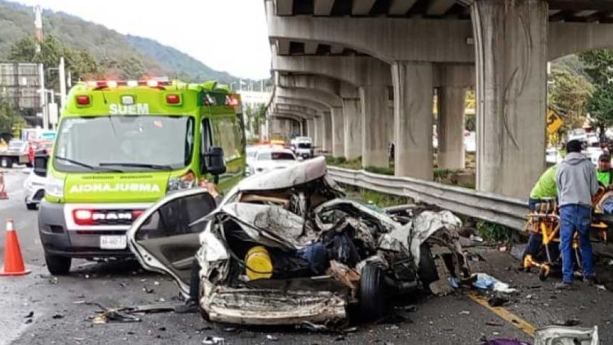 Impacto de pipa con otros vehículos deja 3 personas muertas en la México-Toluca