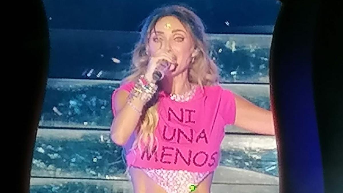 Anahí se une a la lucha feminista con icónico atuendo en concierto de RBD: "Ni una menos"