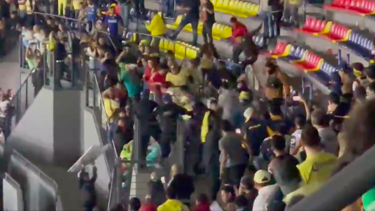 América vs León: ¡LAMENTABLE! Aficionados protagonizan brutal pelea en las gradas del Estadio Azteca (VIDEO)