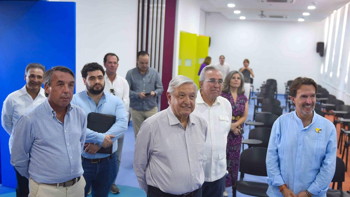 AMLO busca asegurar apoyo a discapacitados