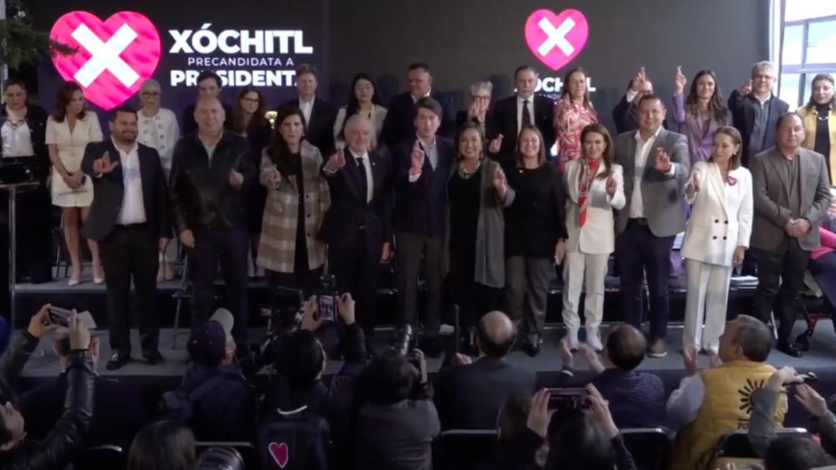 Presenta Xóchitl Gálvez a su equipo de precampaña; propone construir un México de clase media fuerte