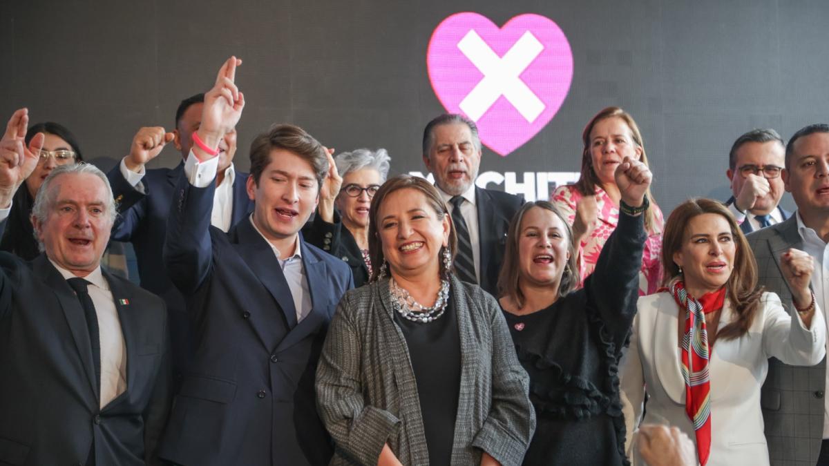 Presenta Xóchitl Gálvez a su equipo organizador de precampaña