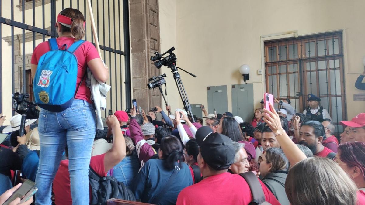 CNTE intenta dar portazo en edificio de la SEP