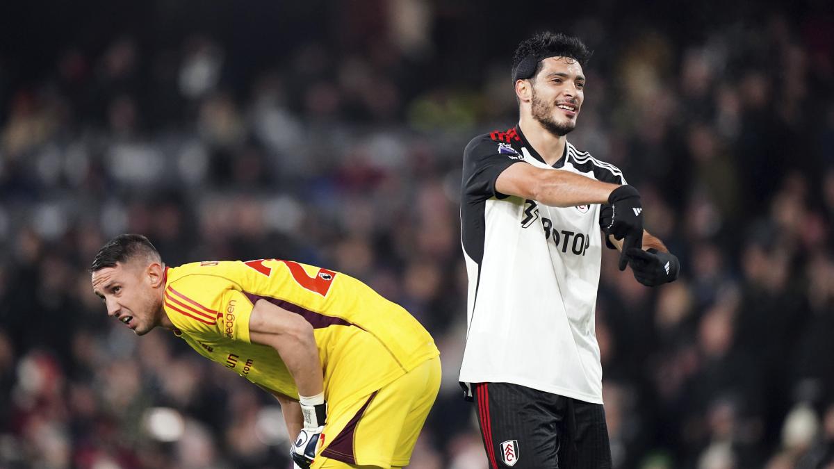 Video: Raúl Jiménez anota dos GOLAZOS en duelo entre Fulham y Nottingham Forest