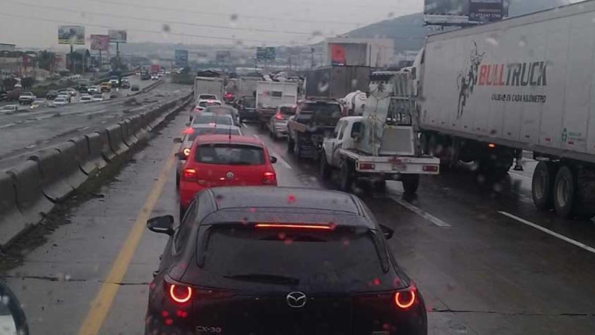 ¿Por qué no avanzan?: Caos hoy en la México-Querétaro por accidente en el kilómetro 97, dirección CDMX