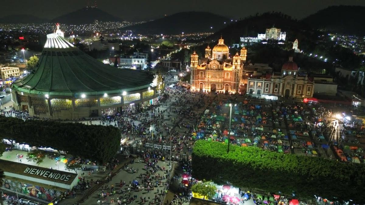 Frío no detiene a peregrinos: En Imágenes, así luce la Basílica de Guadalupe esta noche ante arribo de fieles