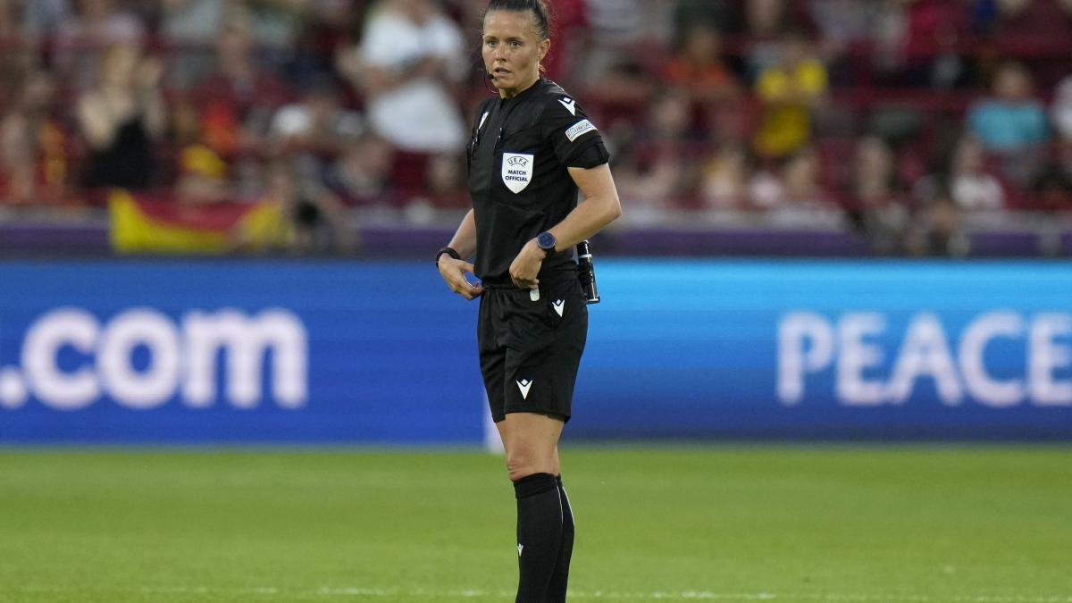 Premier League | ¡Histórica! Rebecca Welch será la primera árbitra en un partido del futbol inglés