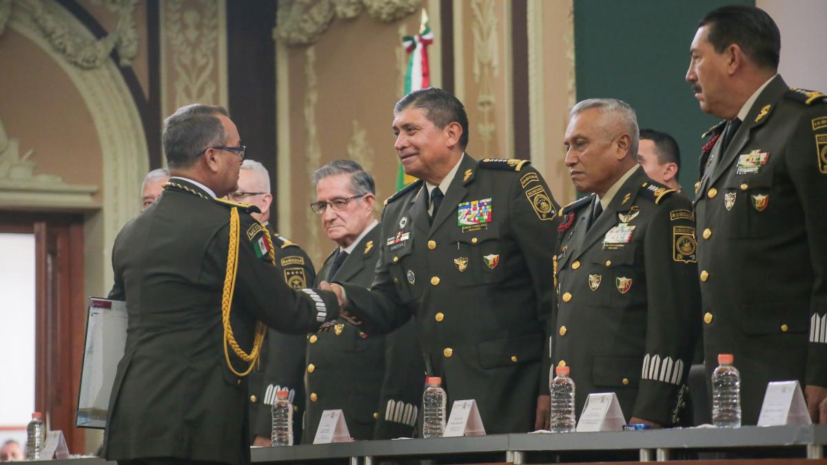 Sedena gradúa a doctores en seguridad nacional