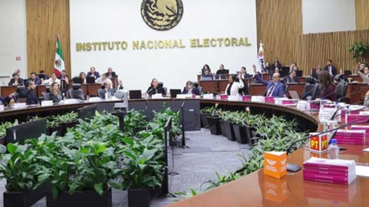 Consejeros piden presentar controversia constitucional contra recorte presupuestal