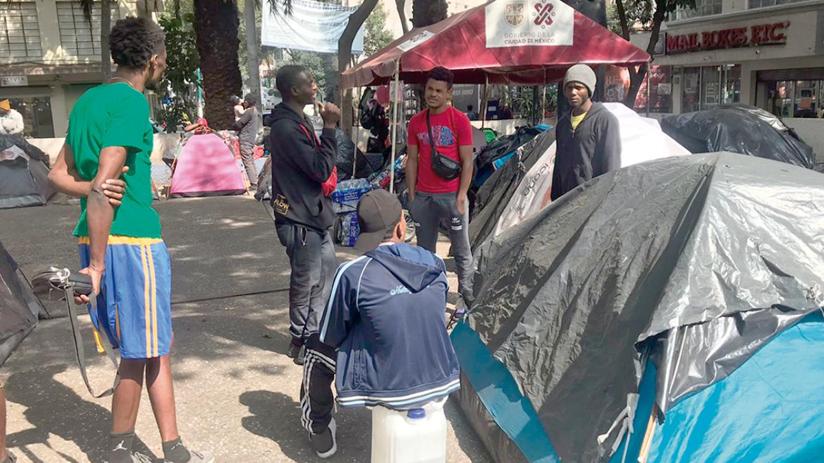 Migrantes en Plaza Giordano desatan inconformidades