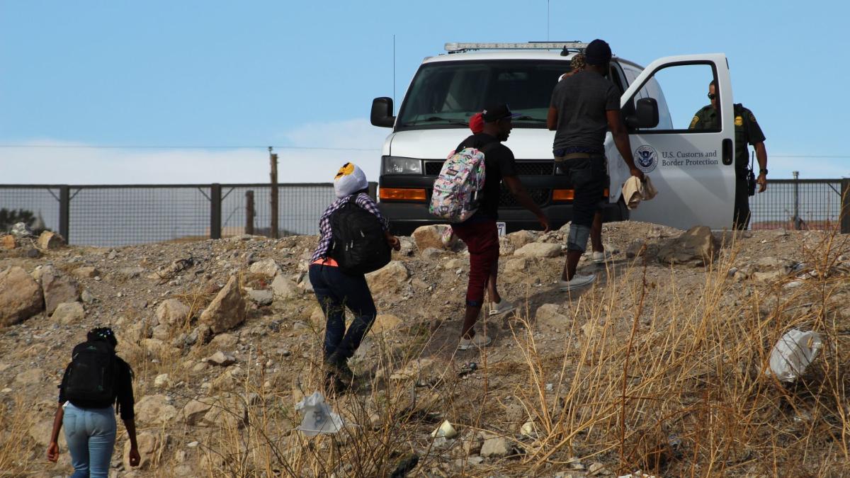 Texas arrestará a migrantes que crucen ilegalmente la frontera de EU