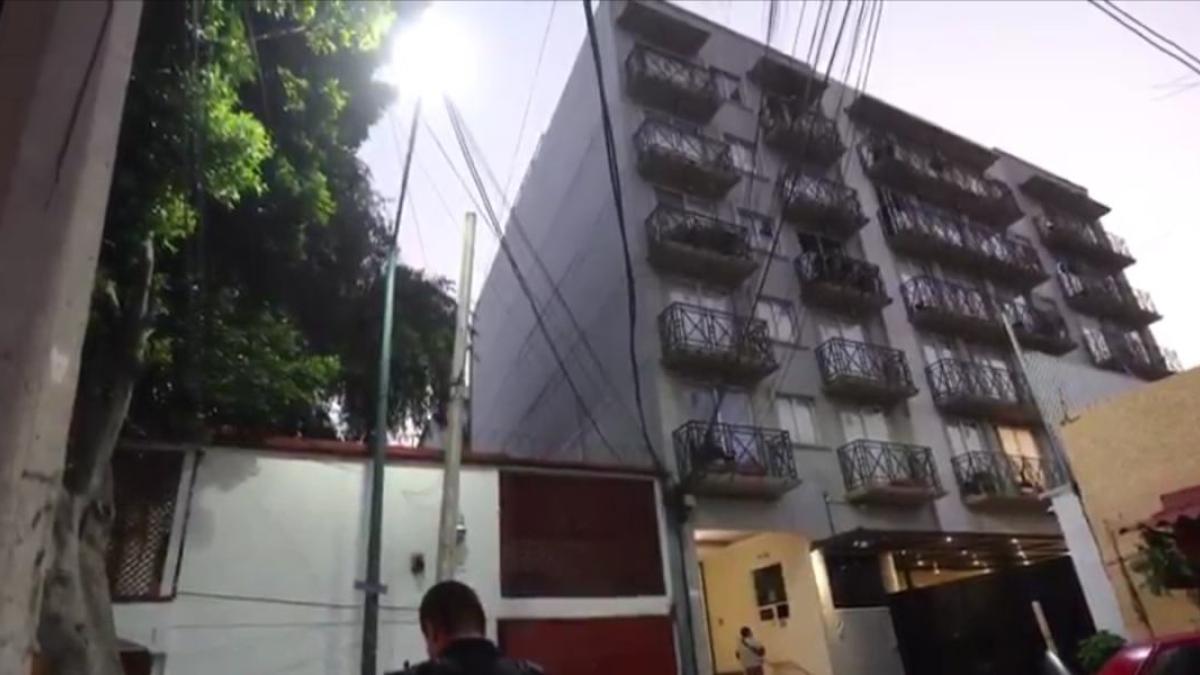 En Coyoacán, menor de 2 años muere al caer desde un quinto piso