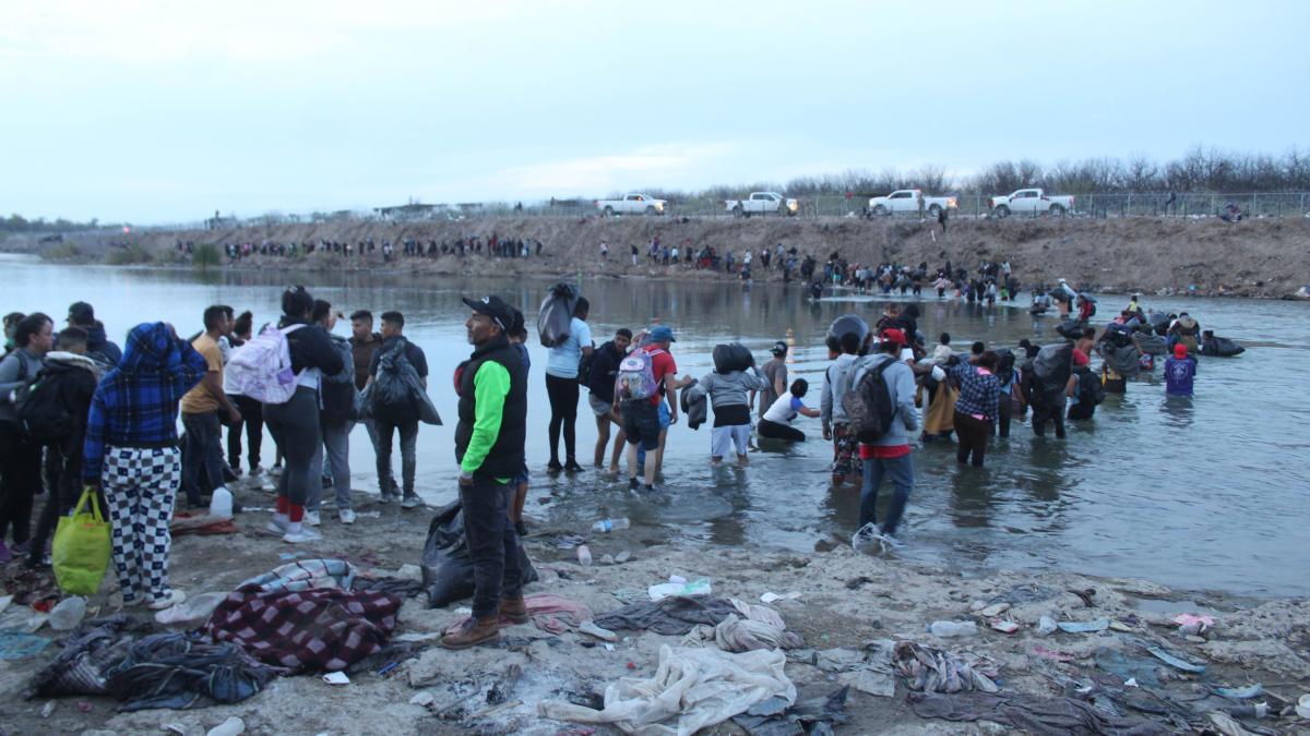 Estalla nueva crisis migrante en Piedras Negras; llegan 3 mil al día