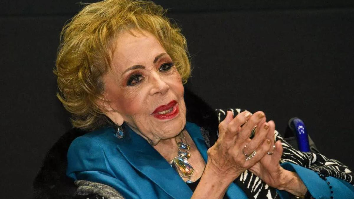 Silvia Pinal desmiente que este grave de salud y semanifiesta en una gala