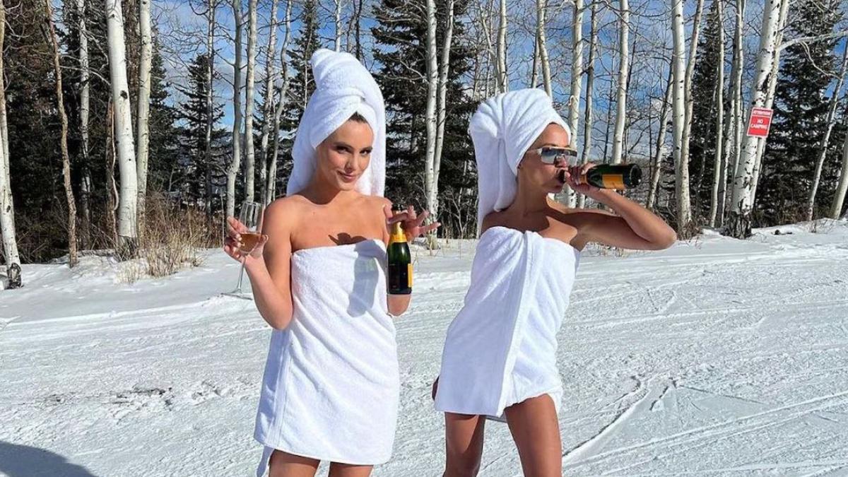 Anitta y Lele Pons ignoran el frío de la nieve y esquían sólo con toallas (VIDEO)