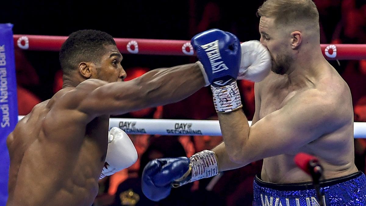 Box: Anthony Joshua le destroza la nariz a Otto Wallin con un descomunal nocaut (Video)