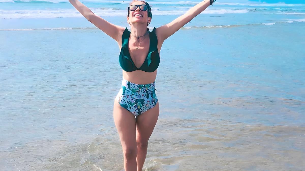 Ingrid Coronado se olvida de las polémicas recibe el Año Nuevo en la playa (FOTOS)