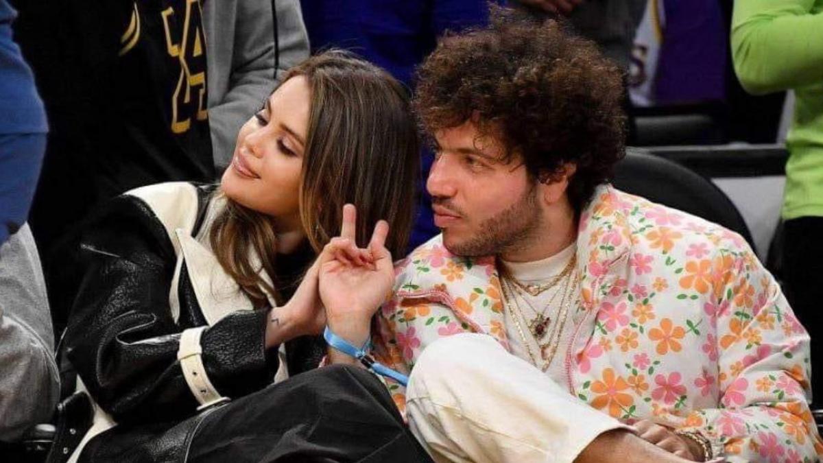 FOTOS de Selena Gomez y Benny Blanco en partido de los Lakers, lucen muy enamorados