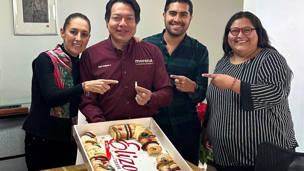 Sheinbaum, Mario Delgado y su equipo parten la Rosca de Reyes: "Le tocan los tamales"